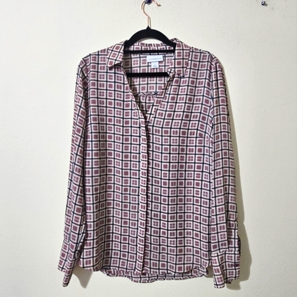 Liz Claiborne Tops - Liz Claiborne Geometric Blouse Top